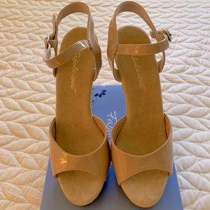 Fabulicious nude patent leather style platform heels